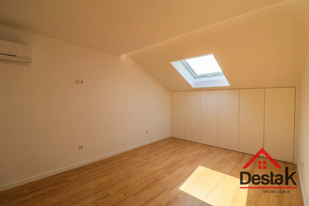 Apartamento T4 para Venda em Abraveses Foto 26