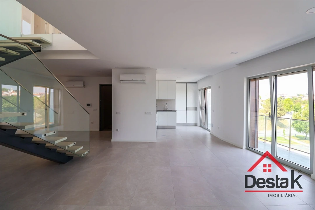 Apartamento T4 para Venda em Abraveses Foto 2