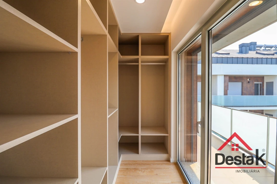 Apartamento T4 para Venda em Abraveses Foto 13