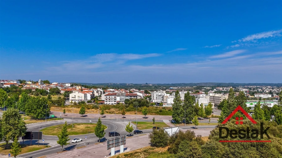 Apartamento T4 para Venda em Abraveses Foto 52