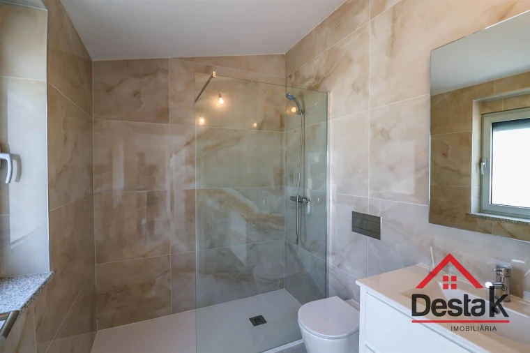 Apartamento T4 para Venda em Abraveses Foto 35