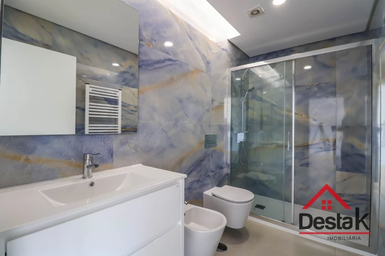 Apartamento T4 para Venda em Abraveses Foto 16