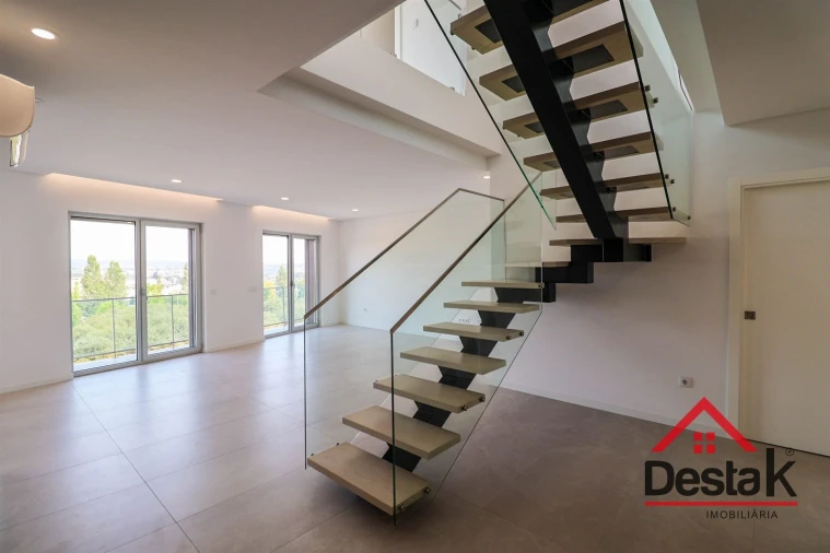 Apartamento T4 para Venda em Abraveses Foto 9