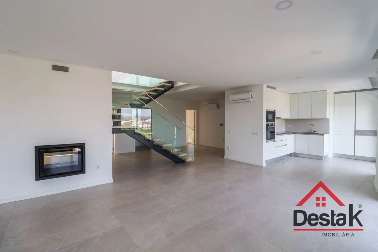 Apartamento T4 para Venda em Abraveses Foto 4