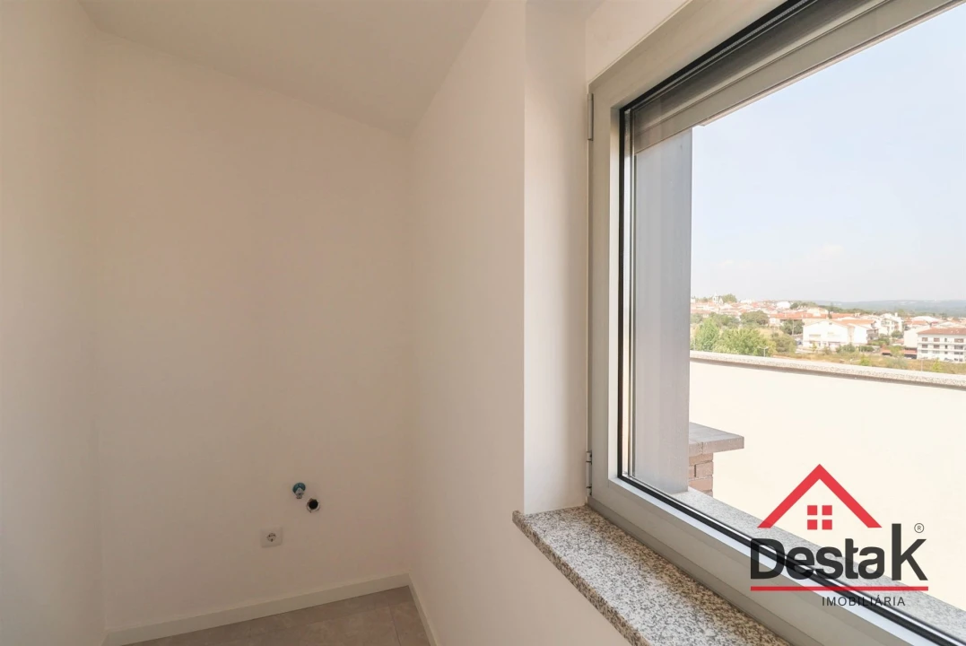 Apartamento T4 para Venda em Abraveses Foto 33