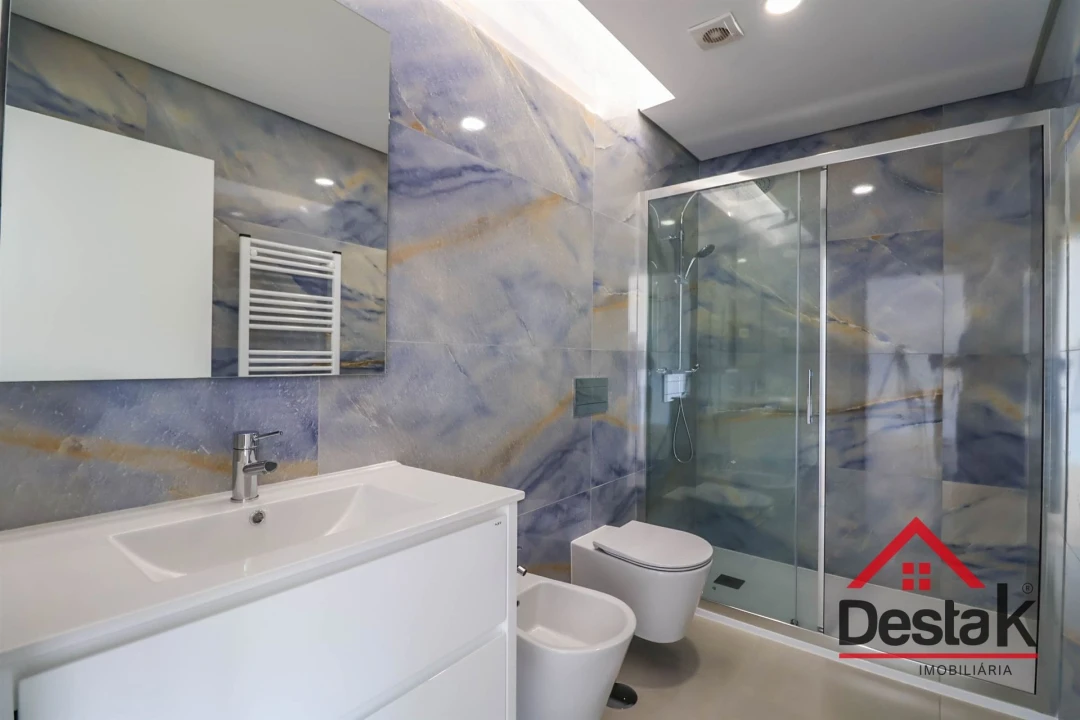 Apartamento T4 para Venda em Abraveses Foto 16