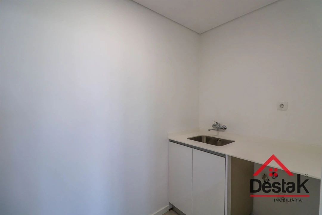Apartamento T4 para Venda em Abraveses Foto 17