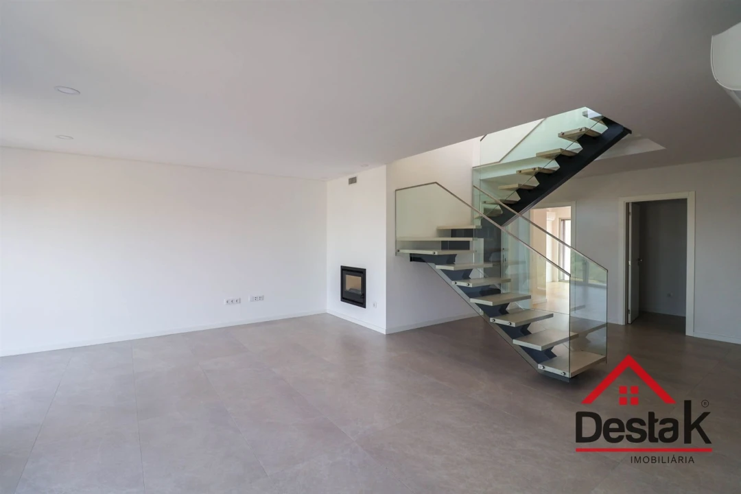 Apartamento T4 para Venda em Abraveses Foto 6