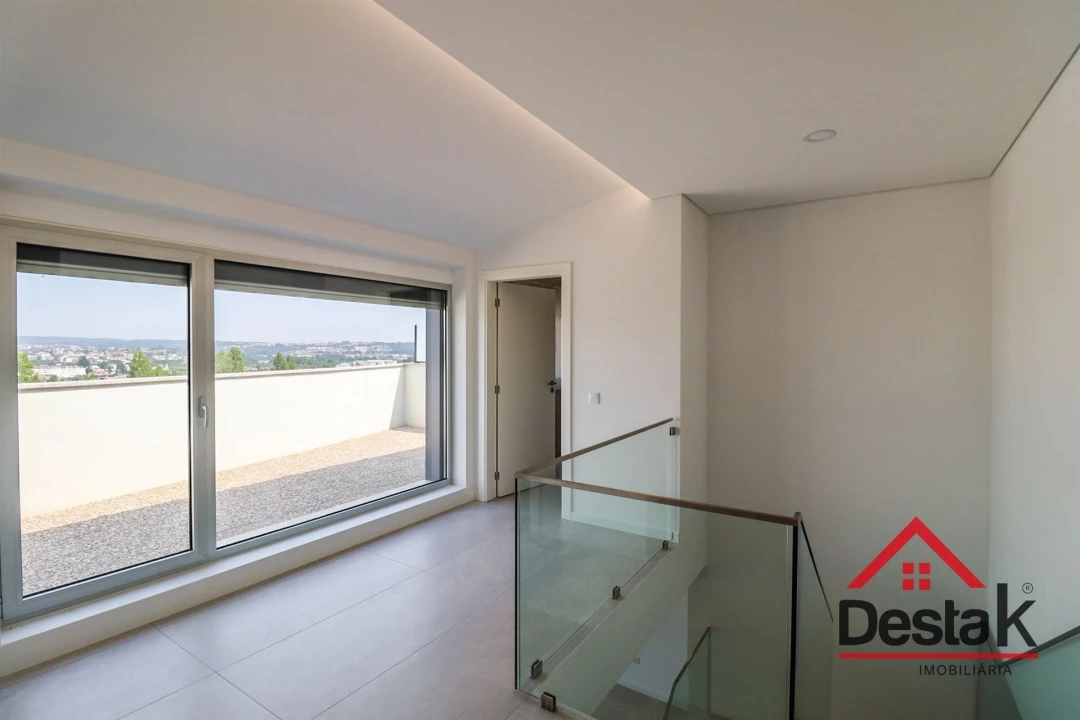 Apartamento T4 para Venda em Abraveses Foto 25