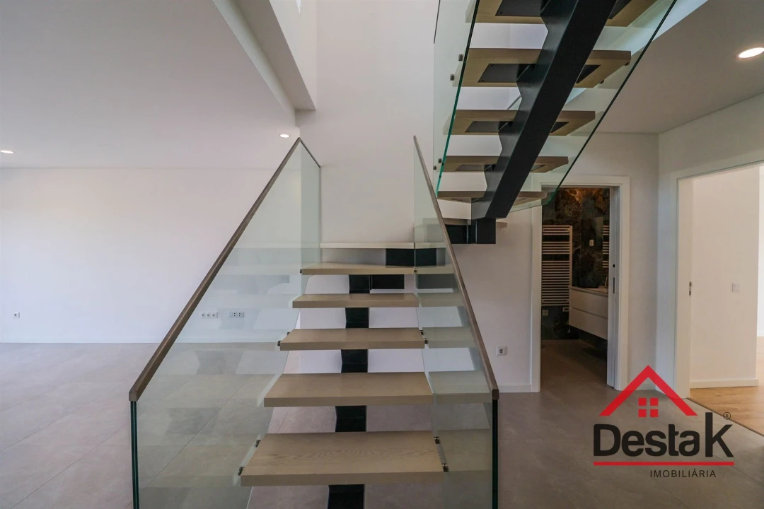 Apartamento T4 para Venda em Abraveses Foto 23