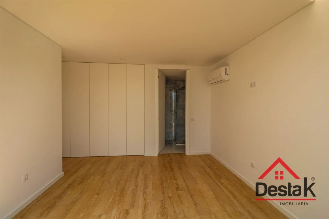 Apartamento T4 para Venda em Abraveses Foto 27