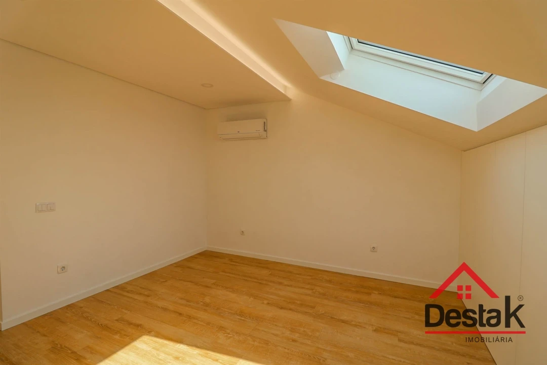 Apartamento T4 para Venda em Abraveses Foto 32