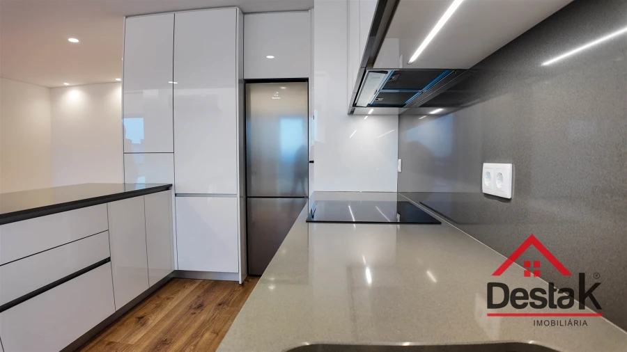 Apartamento T3 para Arrendamento em Ranhados Foto 4