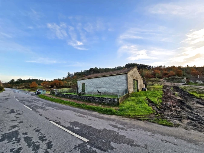 Armazém para Venda em Barreiros e Cepões Foto 3