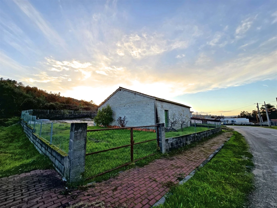 Armazém para Venda em Barreiros e Cepões Foto 2