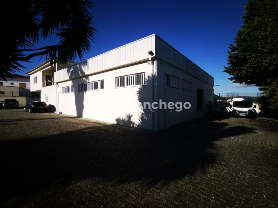 Armazém para Arrendamento em Vila Seca Foto 2