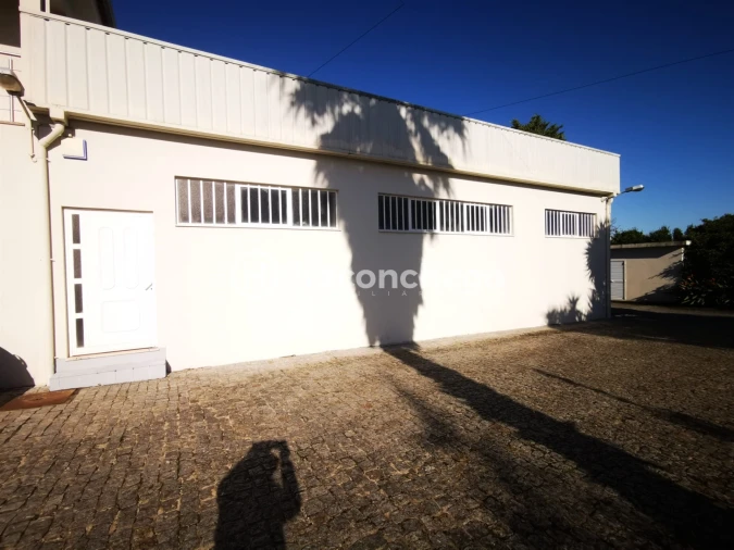 Armazém para Arrendamento em Vila Seca Foto 1