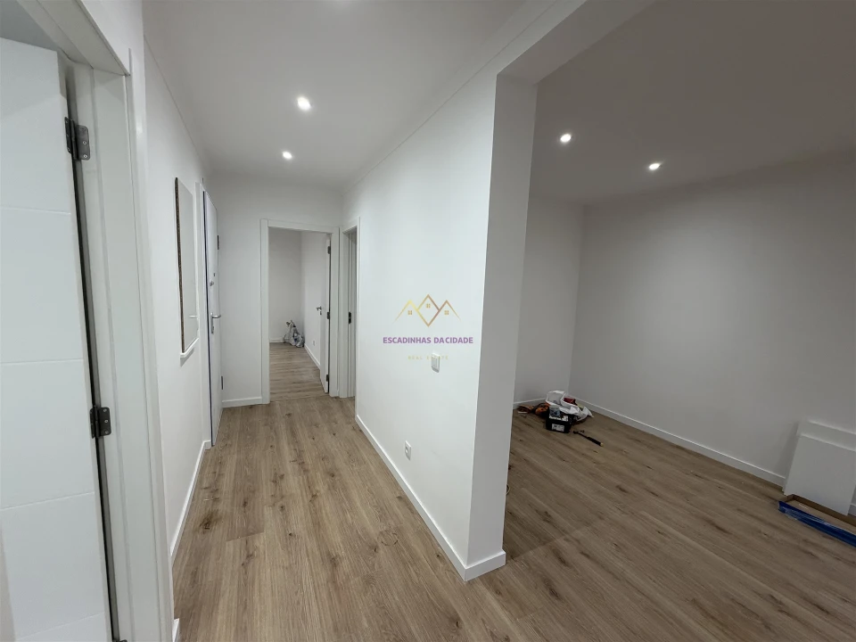 Apartamento T3 para Venda em Queluz e Belas Foto 4