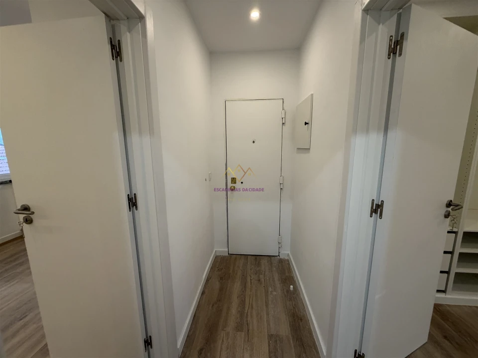 Apartamento T1 para Venda em Porto Salvo Foto 16