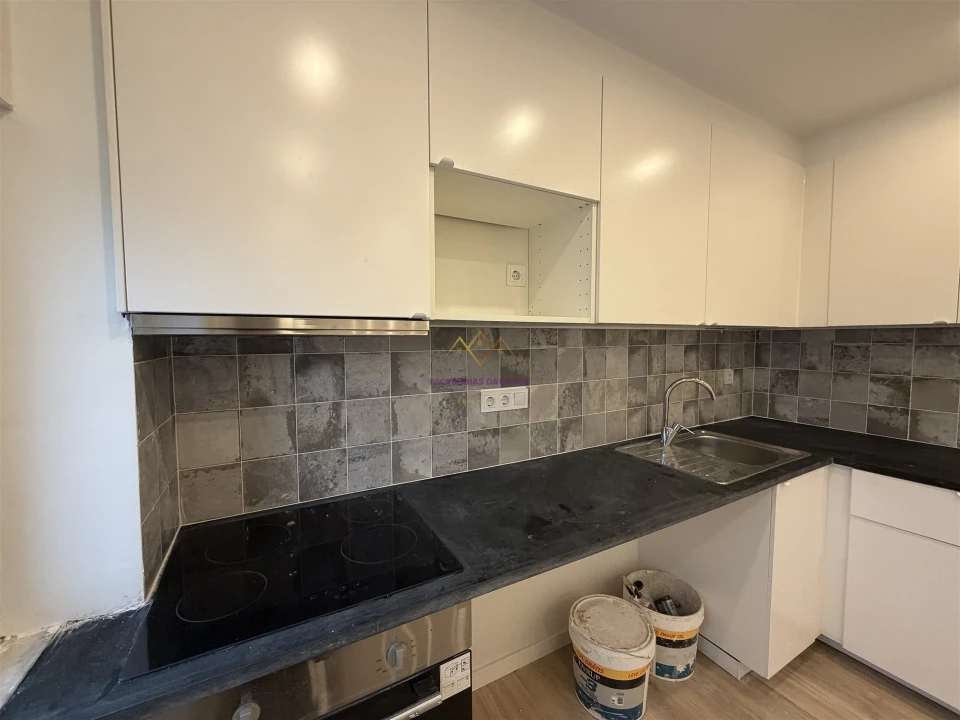 Apartamento T1 para Venda em Porto Salvo Foto 9