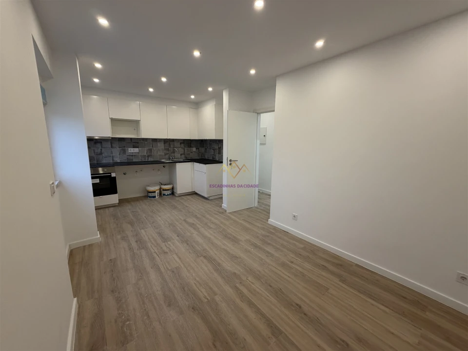Apartamento T1 para Venda em Porto Salvo Foto 5