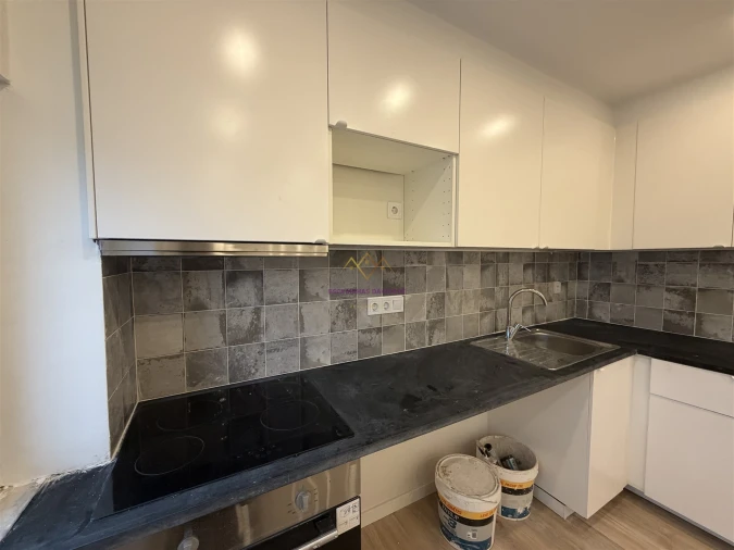 Apartamento T1 para Venda em Porto Salvo Foto 9