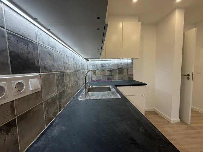 Apartamento T1 para Venda em Porto Salvo Foto 4