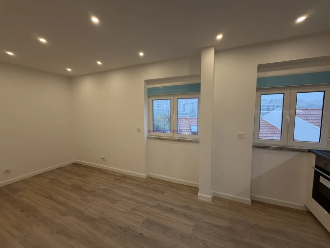 Apartamento T1 para Venda em Porto Salvo Foto 11