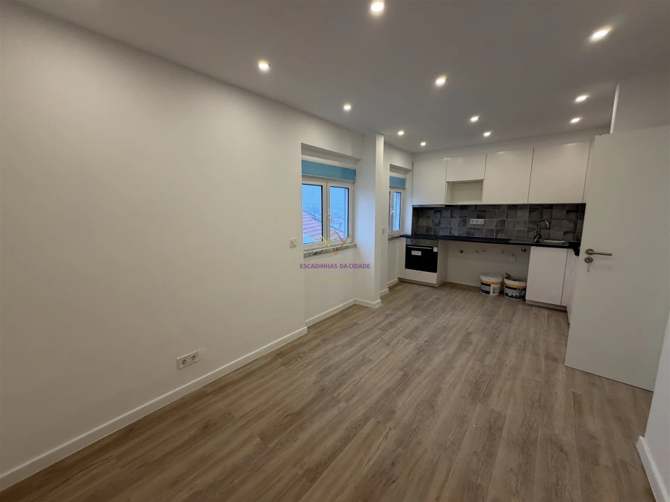 Apartamento T1 para Venda em Porto Salvo Foto 1