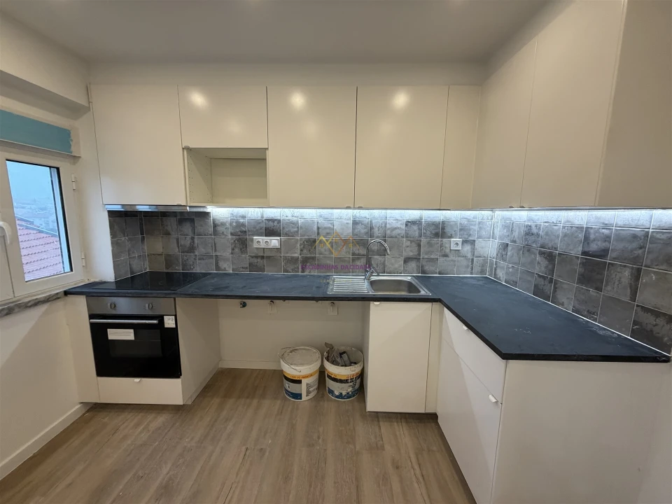 Apartamento T1 para Venda em Porto Salvo Foto 3