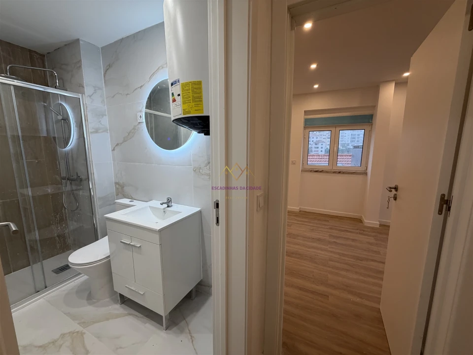 Apartamento T1 para Venda em Porto Salvo Foto 10