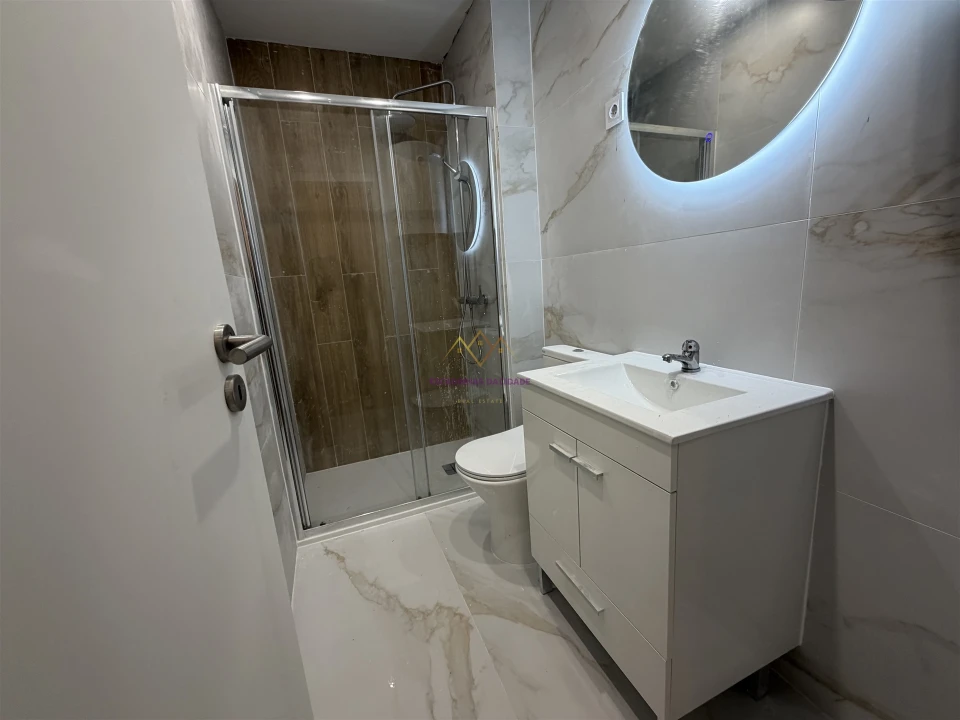Apartamento T1 para Venda em Porto Salvo Foto 18