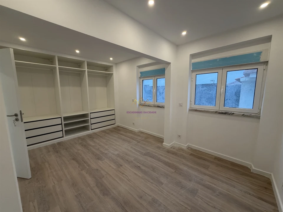 Apartamento T1 para Venda em Porto Salvo Foto 13