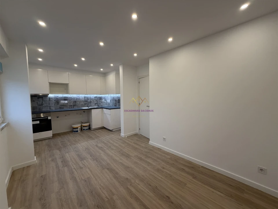 Apartamento T1 para Venda em Porto Salvo Foto 2