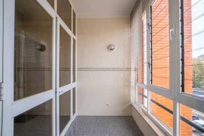 Apartamento T3 para Arrendamento em Santo Antonio dos Olivais