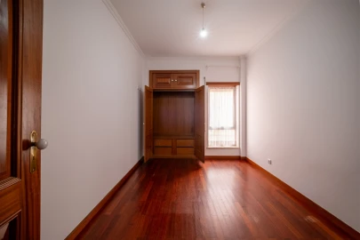 Apartamento T3 para Arrendamento em Santo Antonio dos Olivais