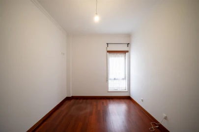 Apartamento T3 para Arrendamento em Santo Antonio dos Olivais