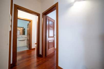 Apartamento T3 para Arrendamento em Santo Antonio dos Olivais