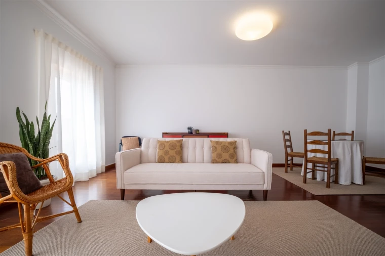 Apartamento T3 para Arrendamento em Santo Antonio dos Olivais Foto 14