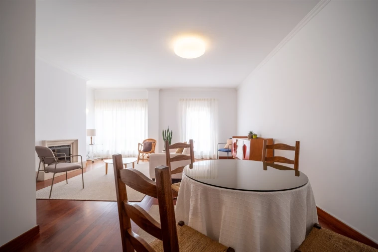 Apartamento T3 para Arrendamento em Santo Antonio dos Olivais Foto 7