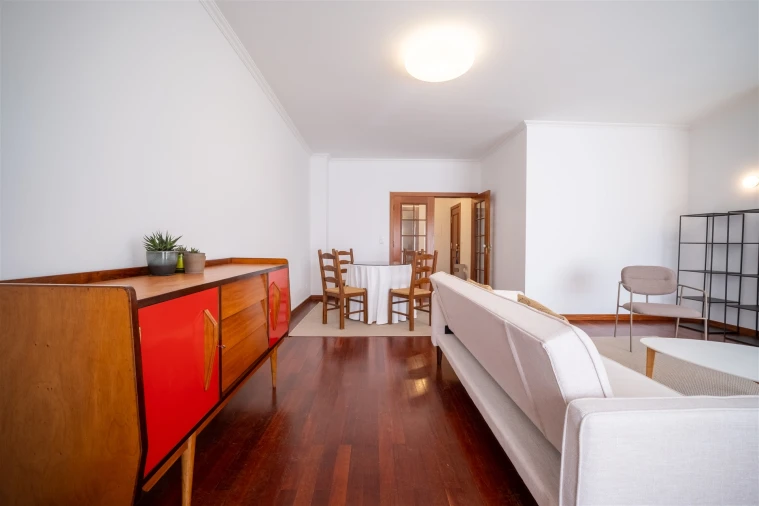 Apartamento T3 para Arrendamento em Santo Antonio dos Olivais Foto 11