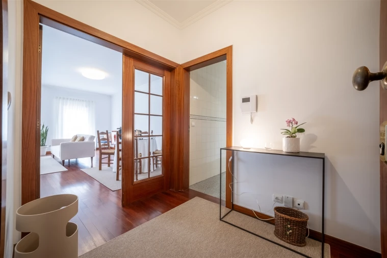 Apartamento T3 para Arrendamento em Santo Antonio dos Olivais Foto 3