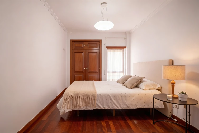 Apartamento T3 para Arrendamento em Santo Antonio dos Olivais Foto 27