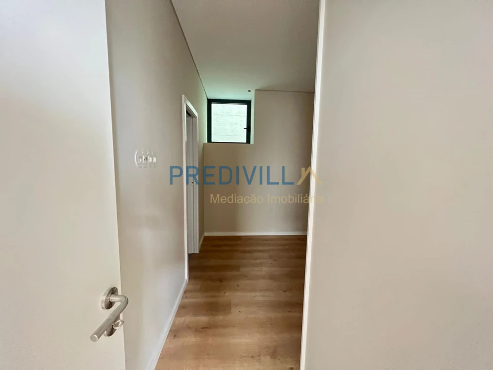 Apartamento T1 para Arrendamento em Azurara Foto 8