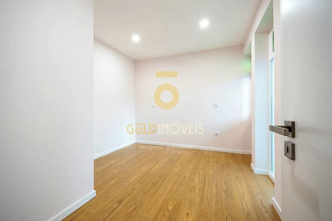 Moradia T3 para Venda em São Roque Foto 16