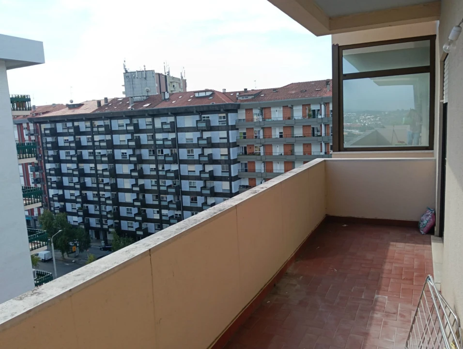 Apartamento T3 para Arrendamento em Santo Antonio dos Olivais Foto 5