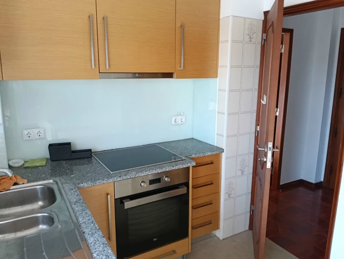Apartamento T3 para Arrendamento em Santo Antonio dos Olivais Foto 6