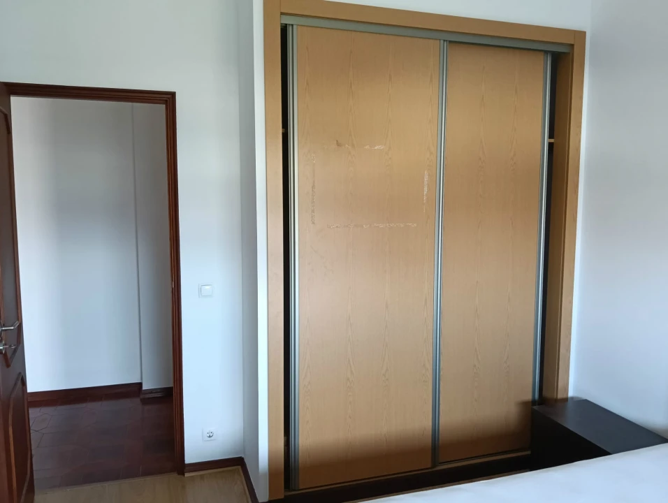 Apartamento T3 para Arrendamento em Santo Antonio dos Olivais Foto 15