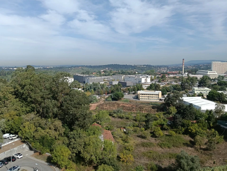Apartamento T3 para Arrendamento em Santo Antonio dos Olivais Foto 17