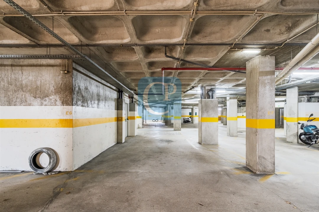 Apartamento T2 para Arrendamento em Pedrouços Foto 20